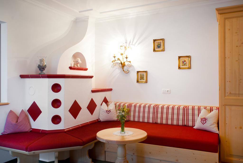 Ferienschloessl Harmonie Hotell Holzgau Rum bild