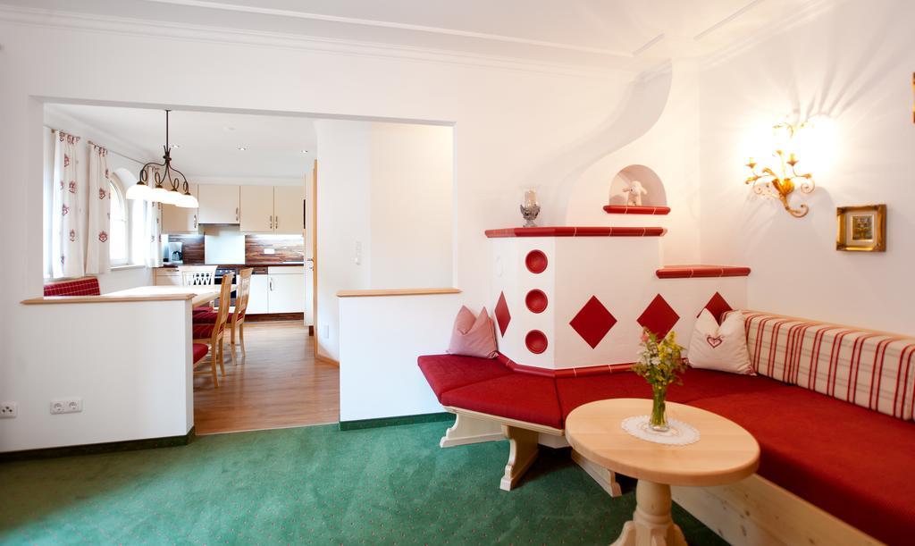 Ferienschloessl Harmonie Hotell Holzgau Exteriör bild