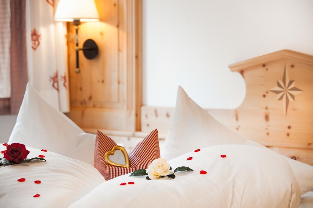 Ferienschloessl Harmonie Hotell Holzgau Rum bild