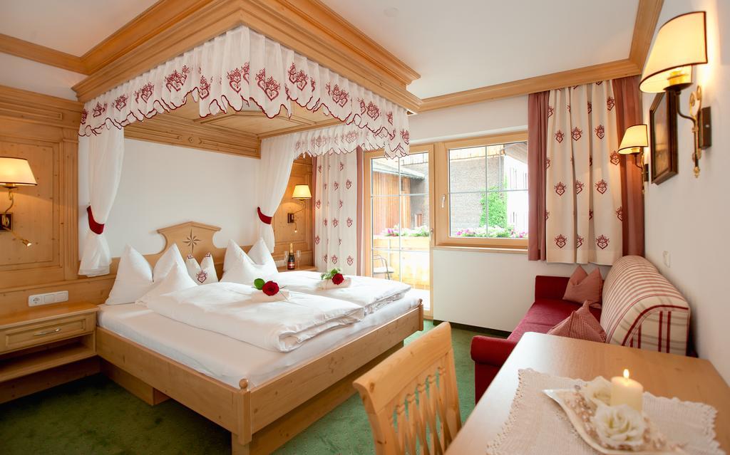 Ferienschloessl Harmonie Hotell Holzgau Rum bild