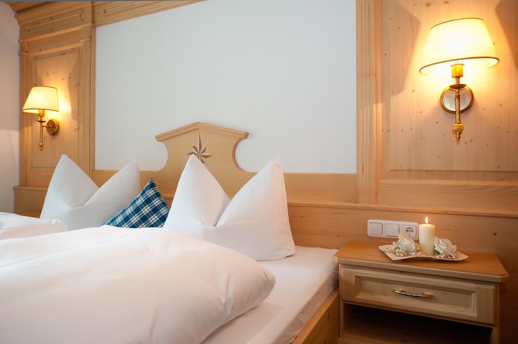 Ferienschloessl Harmonie Hotell Holzgau Exteriör bild