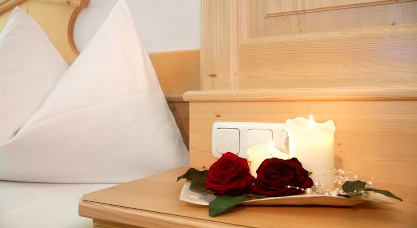 Ferienschloessl Harmonie Hotell Holzgau Rum bild