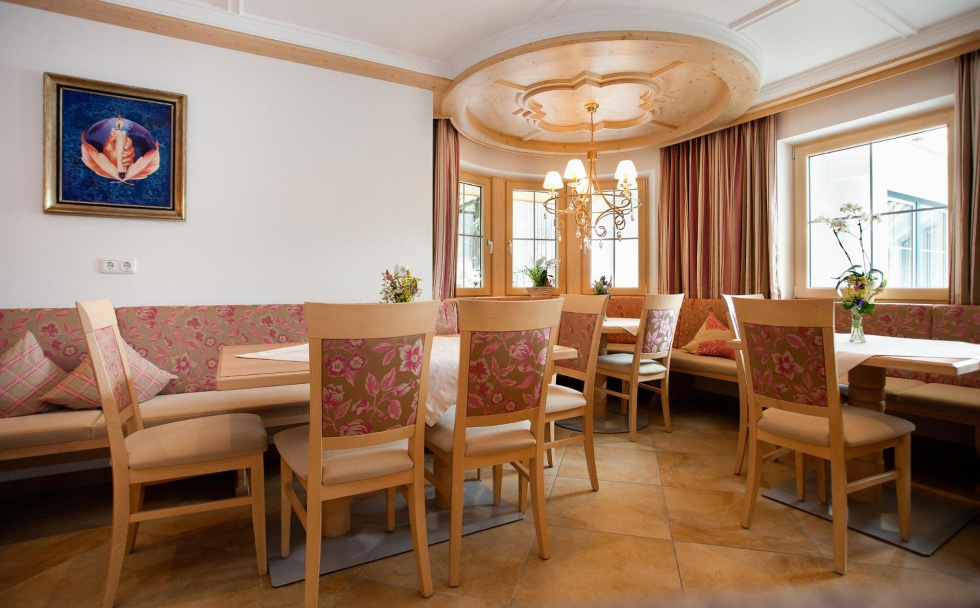 Ferienschloessl Harmonie Hotell Holzgau Exteriör bild