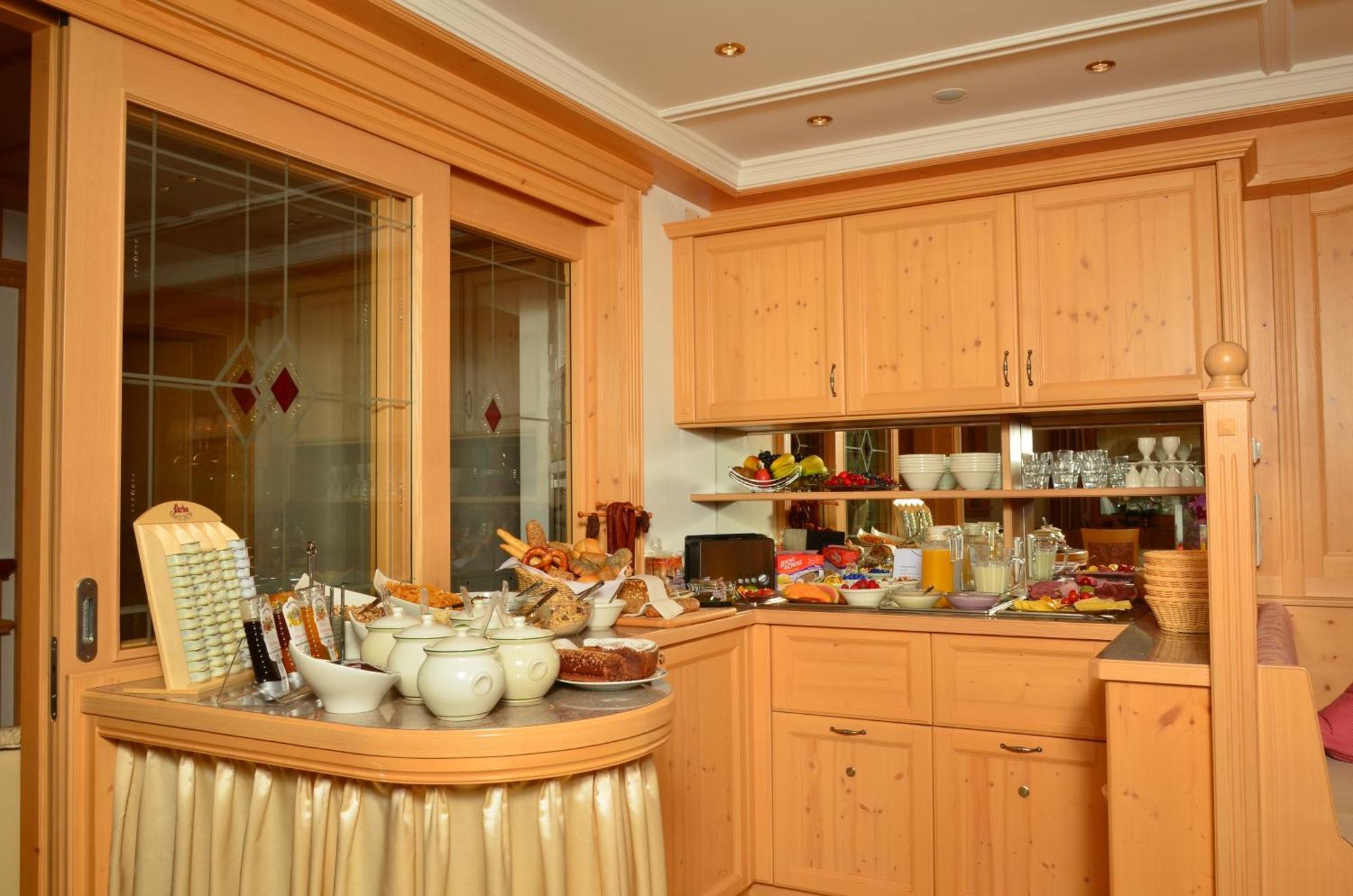 Ferienschloessl Harmonie Hotell Holzgau Rum bild