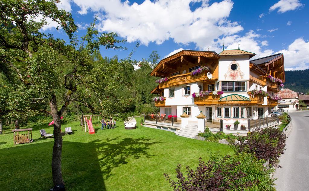 Ferienschloessl Harmonie Hotell Holzgau Exteriör bild