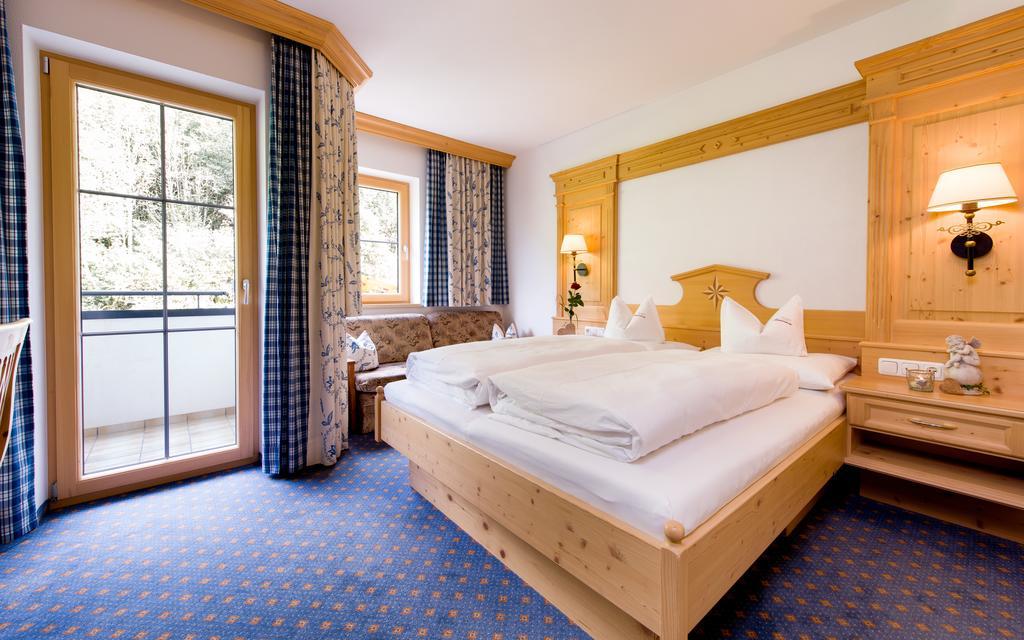 Ferienschloessl Harmonie Hotell Holzgau Exteriör bild