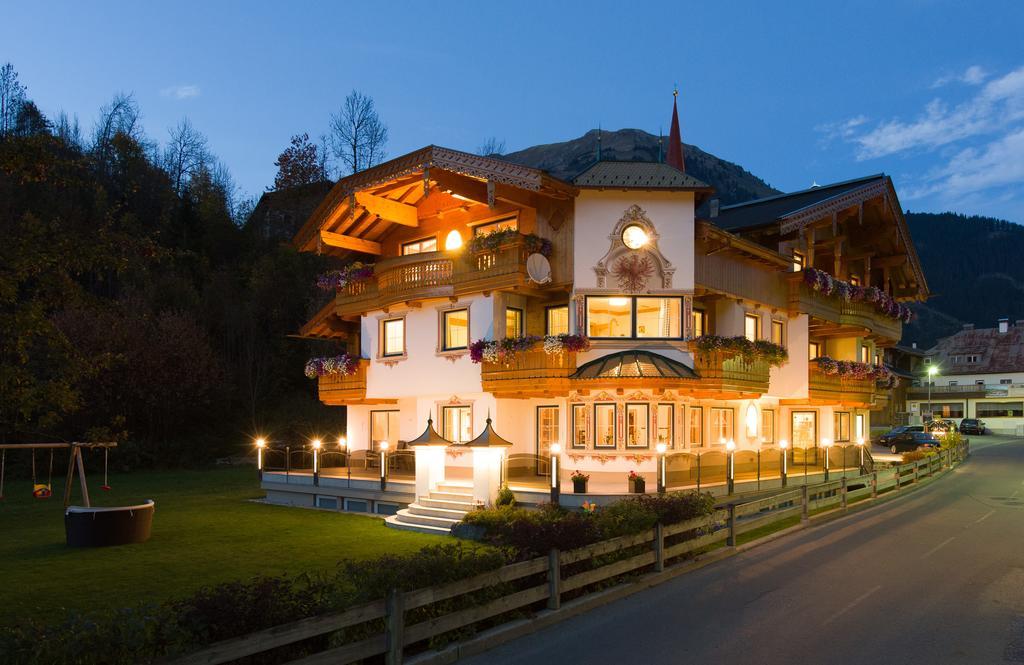 Ferienschloessl Harmonie Hotell Holzgau Exteriör bild