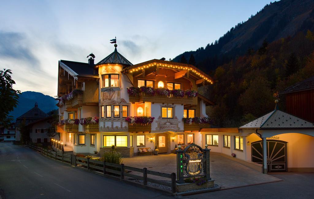 Ferienschloessl Harmonie Hotell Holzgau Exteriör bild