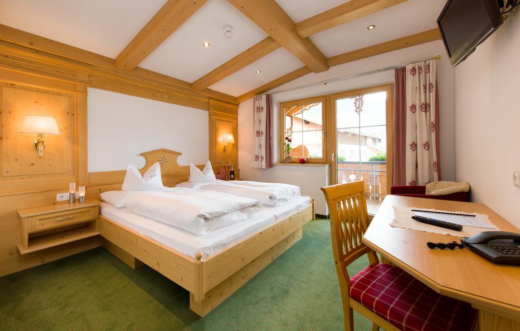 Ferienschloessl Harmonie Hotell Holzgau Exteriör bild