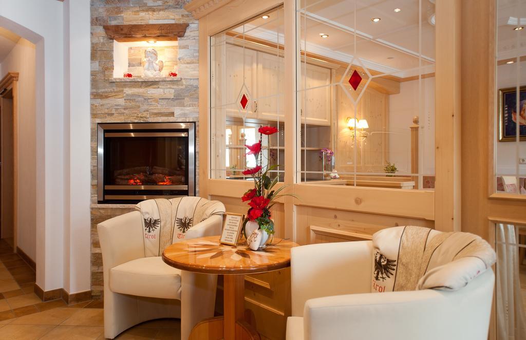 Ferienschloessl Harmonie Hotell Holzgau Exteriör bild